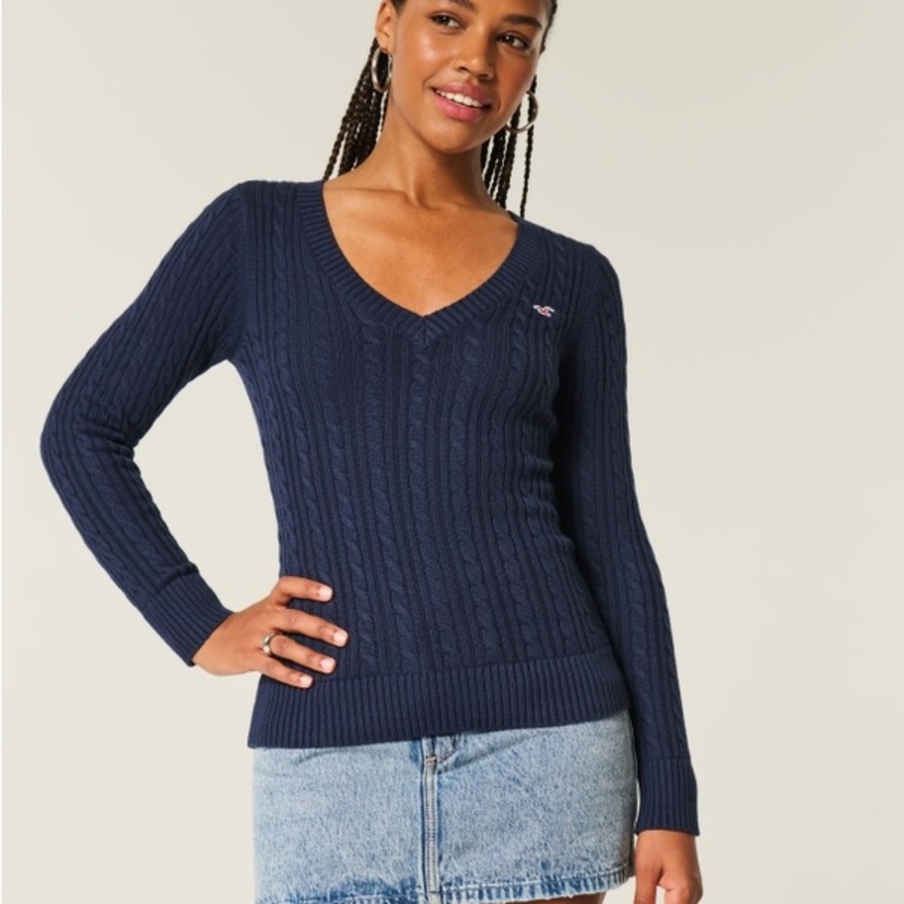 Hollister Women's Cable-Knit Icon V-Neck Sweater (S) - Picture 8 of 8